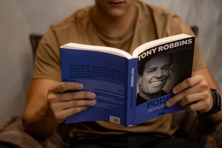 Unshakeable by Tony Robbins: An Honest Review