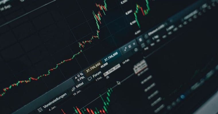 A stock market screen showing financial charts and dividend growth