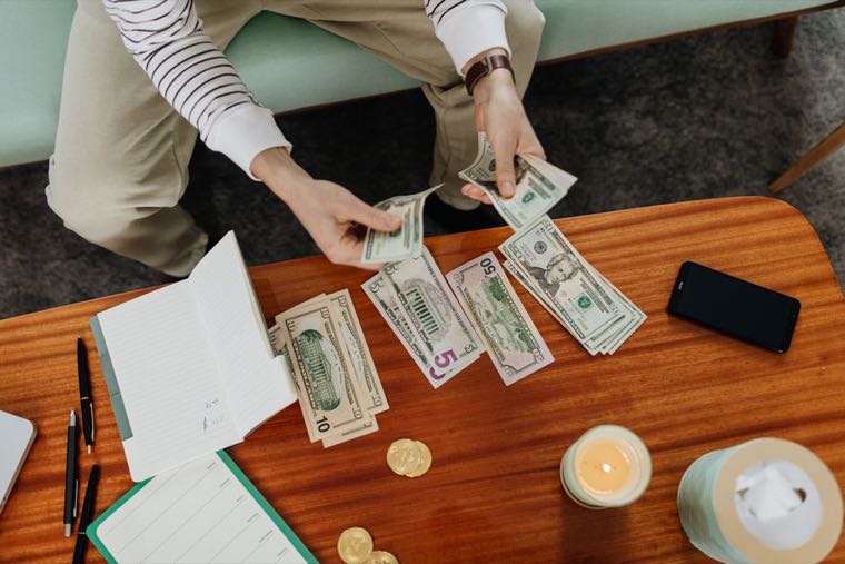 How to Save Money Fast on a Low Income in Australia